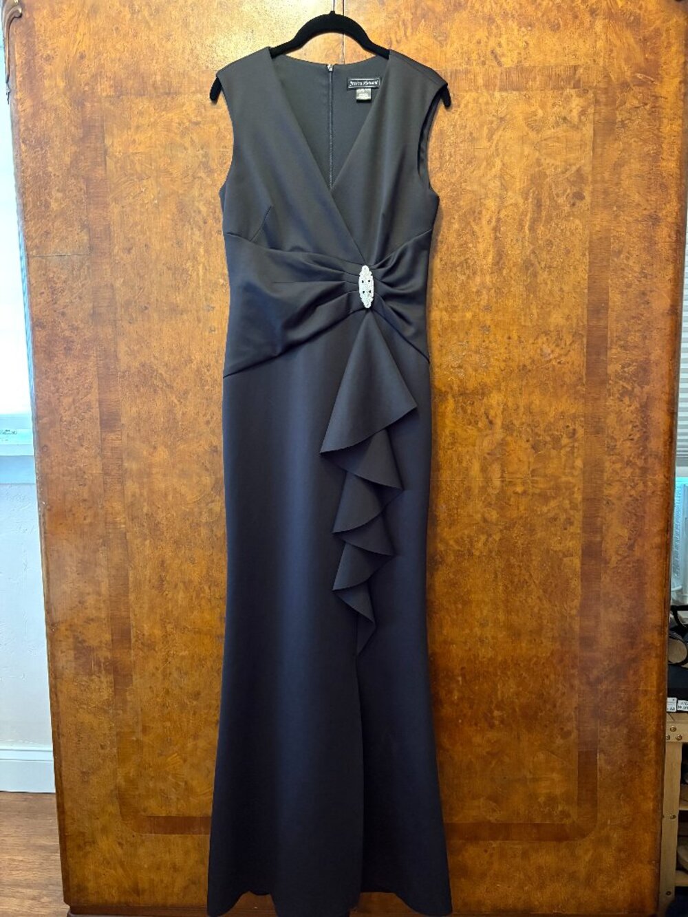 Jessica Howard Formal Evening Gown with Silver Rhinestone Brooch